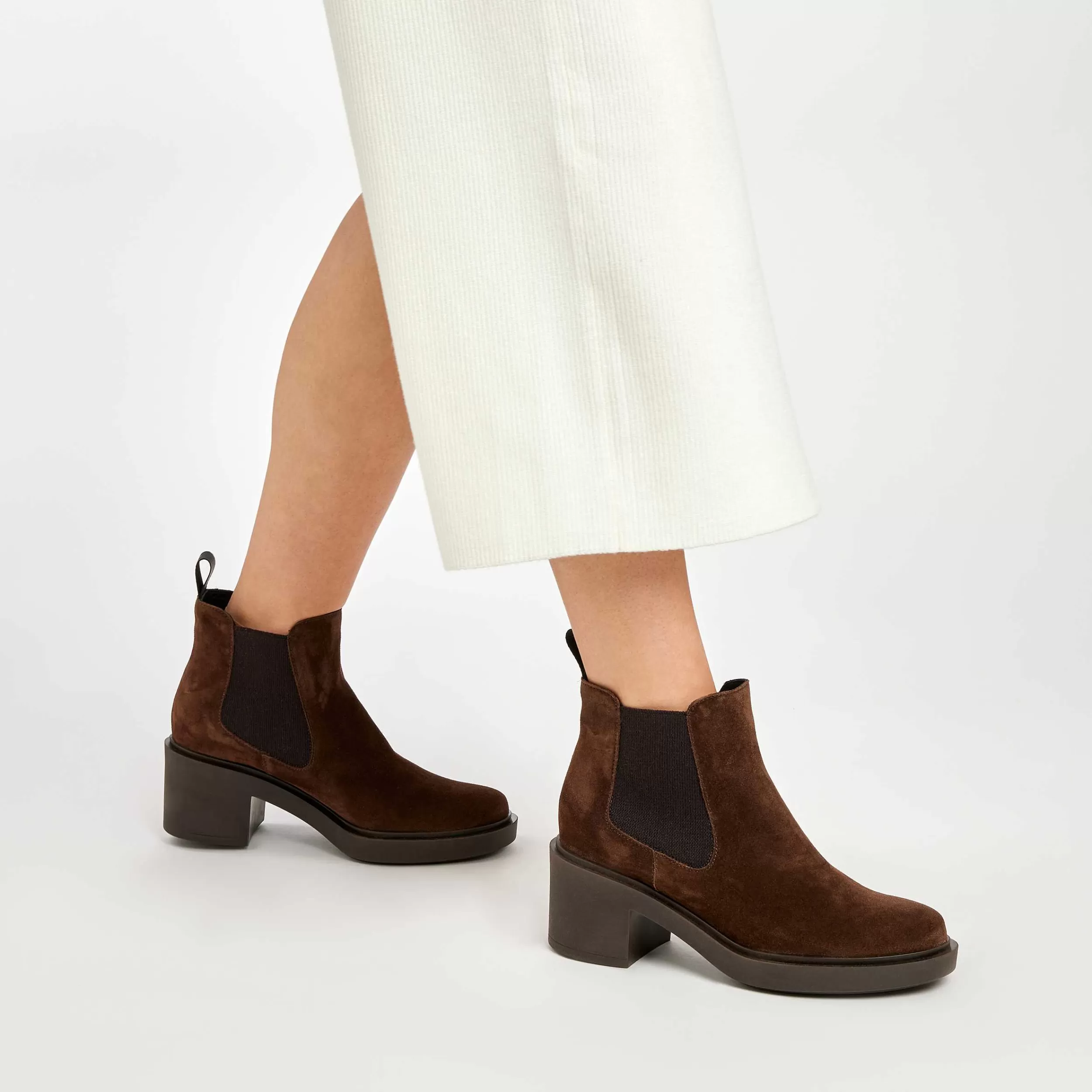 Frau Beatles Mit Absatz Aus Veloursleder In Color-Blocking-Optik-Damen Beatles