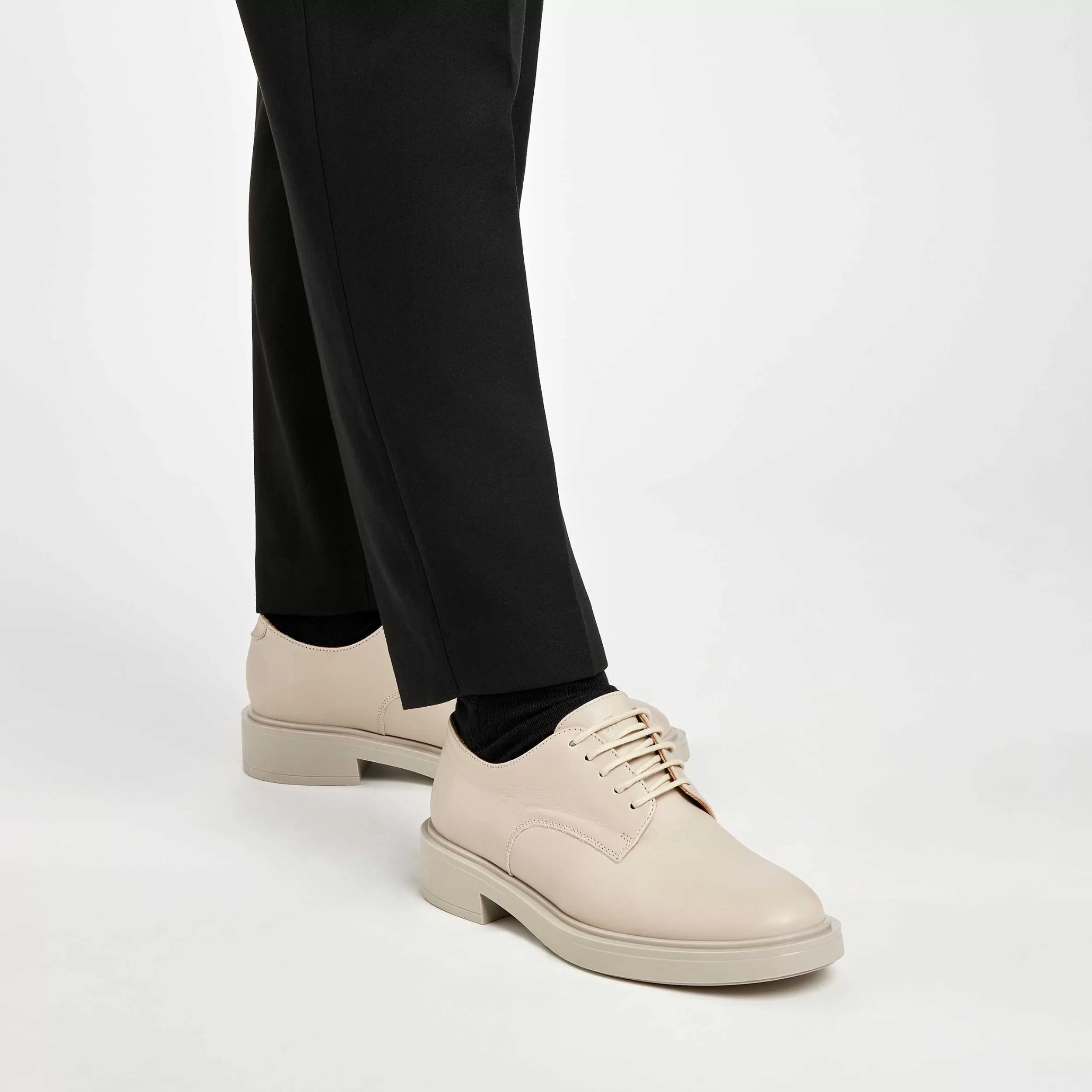 Frau Schnurschuh Aus Leder In Color-Blocking-Optik-Damen Mokassins & Schnürschuhe
